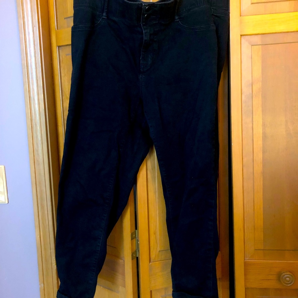 NWOT Black crop jeans